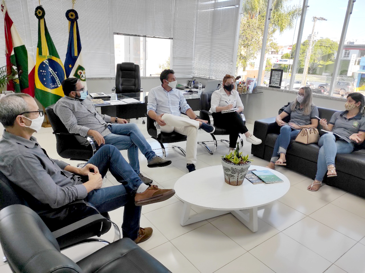 Presidente do Legislativo camponovense realiza visita institucional a Prefeitura