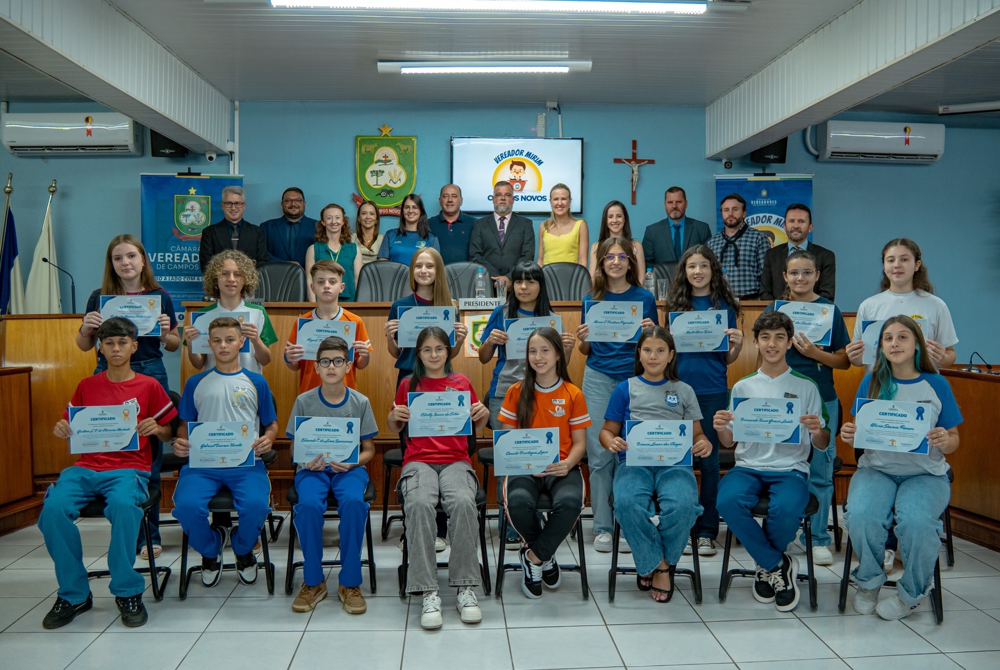 Jovens tomam posse como vereadores mirins em Campos Novos