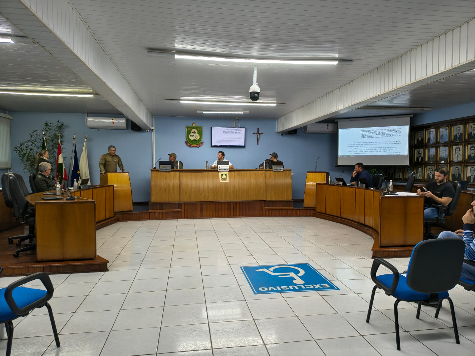 Comissão de Constituição e Justiça debate projeto sobre mobilidade elétrica