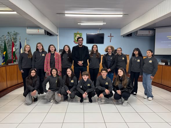 Vereadores Mirins recebem capacitação e realizam 5ª Sessão Ordinária